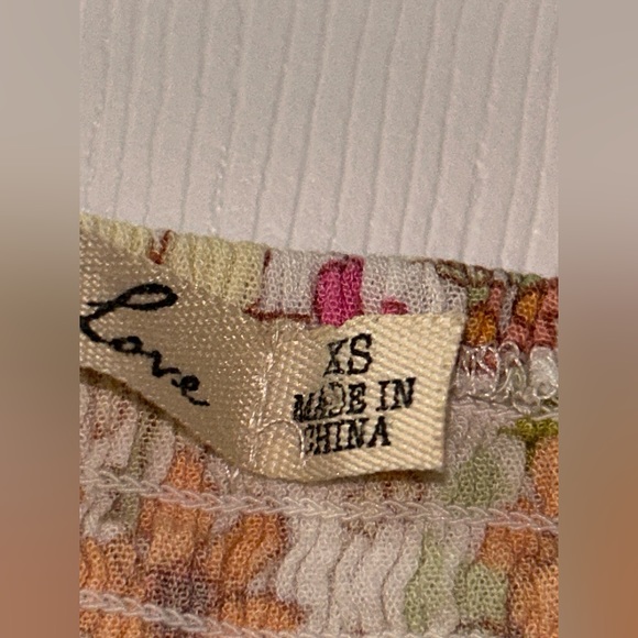 Floral Crop top 🌸🌸🌸 - Picture 5 of 6